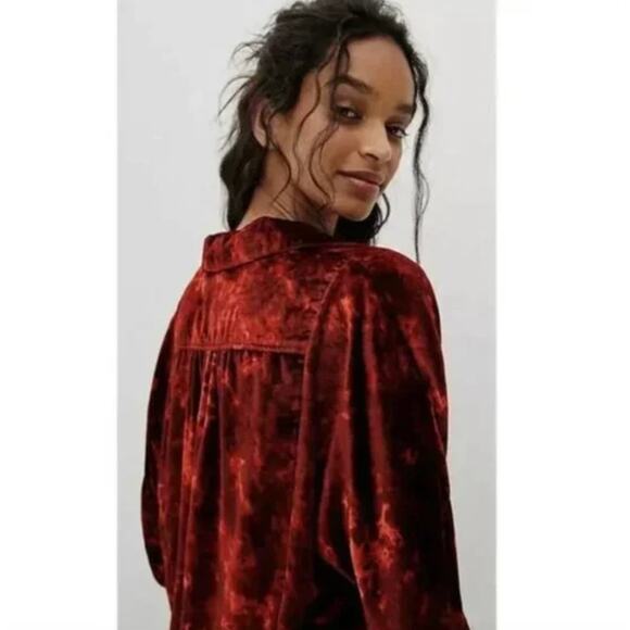 ANTHROPOLOGIE Pilcro Orsay Red Velvet Button Down Top in Holiday Red Size XS - Picture 2 of 7